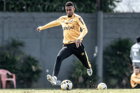 Vasco Est Pr Ximo De Acertar A Contrata O De Atacante Do Santosjogada