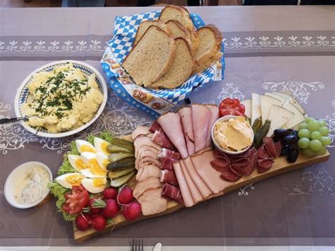 Bayrische Brotzeitplatte Bayrische Brotzeit Bayrisches Essen