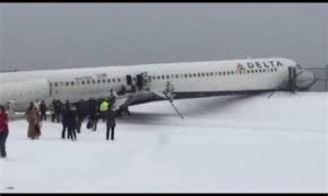 Video Avión se sale de la pista en aeropuerto de Nueva York El Sol