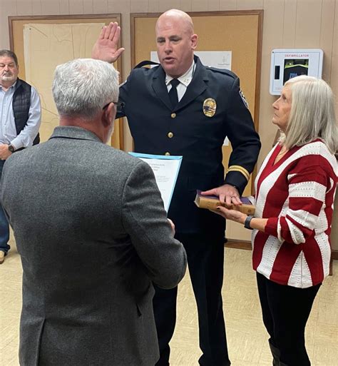 Middleton Sworn In As Police Chief Lexington Progress