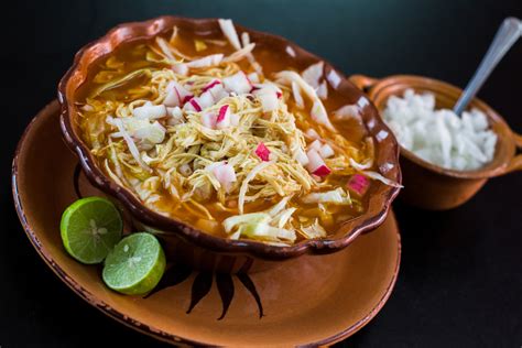 Qué es pozole mexicano Historia ingredientes y tipos