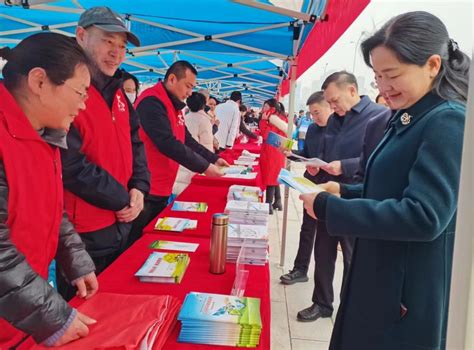 弘扬雷锋精神 普及科学知识 ——荆门市科技馆开展学雷锋暨文明实践我行动主题活动 荆门市科技馆