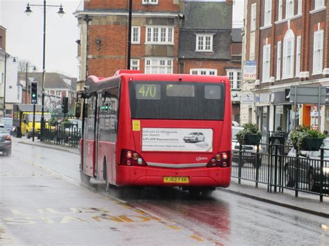 Quality Line Epsom Coaches Opl Yj Fxk On Route In E Flickr