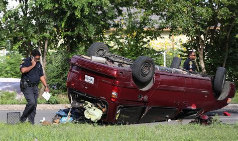 One Dead After 2 Car Crash Near Downtown Houston Chronicle