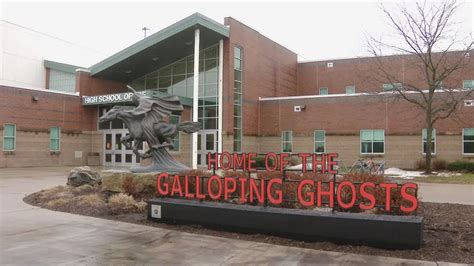 Galloping Ghost Statue Gets A New Sign Duke Fm Playing The Legends