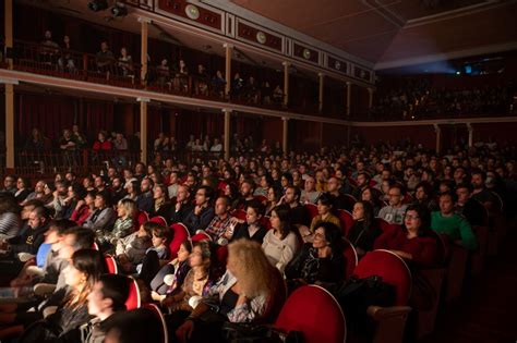 Rufus T Firefly Llen El Teatro Sal N Cervantes En El Concierto