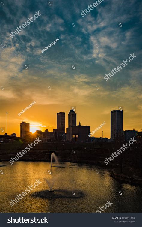 Tulsa Skyline Sunset Stock Photo 1239821128 | Shutterstock