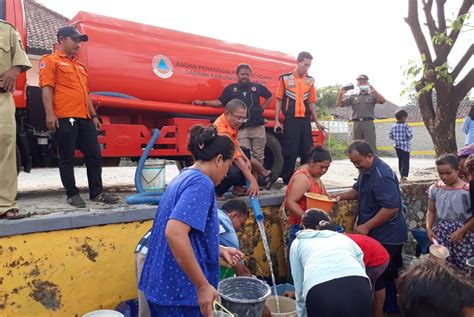 Warga Kesulitan Air Bersih Di Kabupaten Sukabumi Tersebar Di