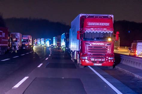 A Mit K Se Beladener Lkw Bei L Denscheid Nord Verungl Ckt