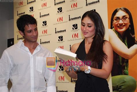 Kareena Kapoor Sharman Joshi At The 3 Idiots Script Book Launch In