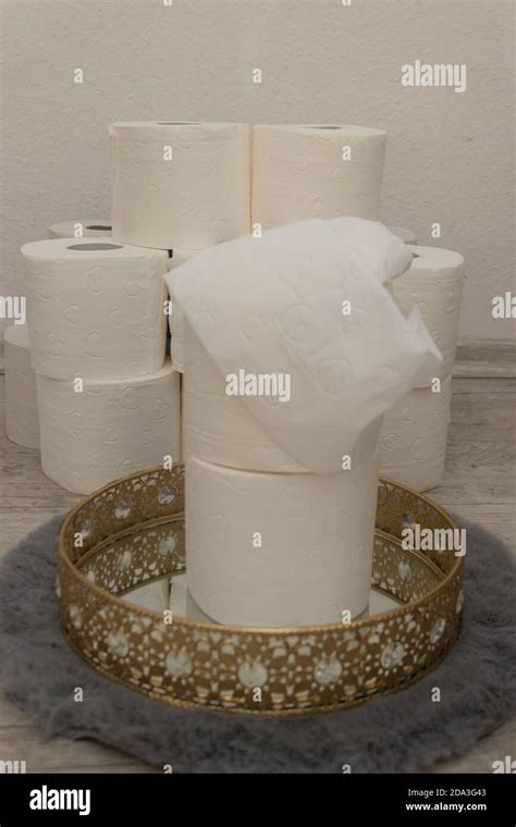 Close Up of stacked toilet paper Stock Photo - Alamy