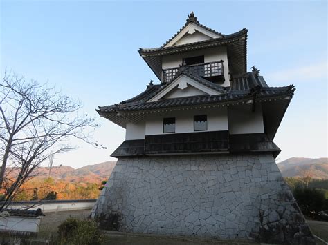 有漢常山城の写真：模擬天守（裏側） きゃみさんさん 攻城団