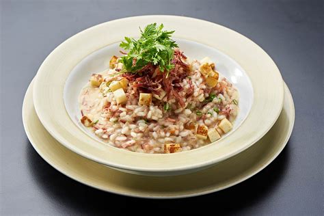 Risoto de carne seca fácil perfeito para o almoço em 45 minutos