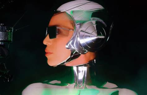 Beyoncé accused of copying Japanese artist's robot headpiece