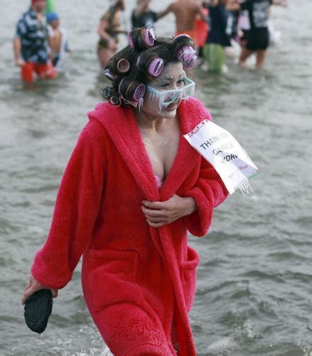 Oakville Polar Bear Dip Participants Brave Extreme Cold For Charity