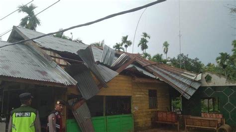 Angin Kencang Terjang Rumah Dan Warung Warga Paya Bakong Kerugian