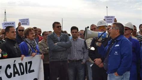 Trabajadores De Navantia Inician Una Acampada De Horas Apoyados Por