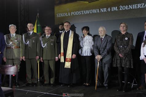 Uroczystość nadania imienia i przekazania sztandaru Szkole Podstawowej