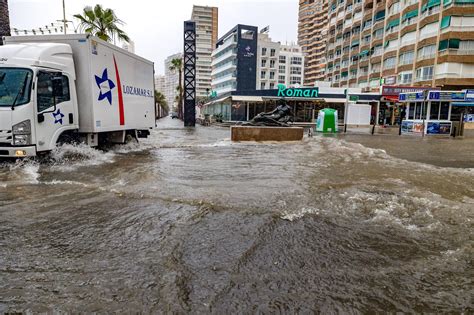 Lluvia Cayendo Con Intensidad En Benidorm