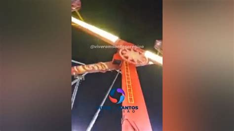 VÍDEO Peça gigante cai de brinquedo em parque no Litoral de SP e deixa