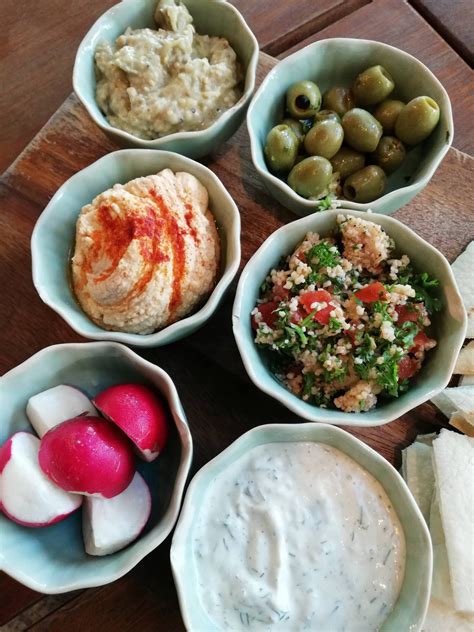 Mezze Platter ราคา 290 บาท • ชอบhummus Baba Ganoush Tabbouleh