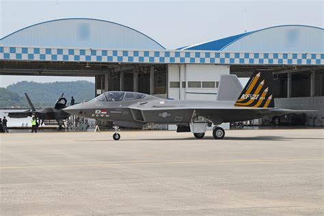 KF-21 Boramae 004 taxiing [4678 x 3119] : r/Land_Air_Sea_Defense