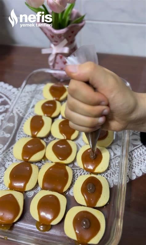 Bademli Karamel Kurabiye Nefis Yemek Tarifleri