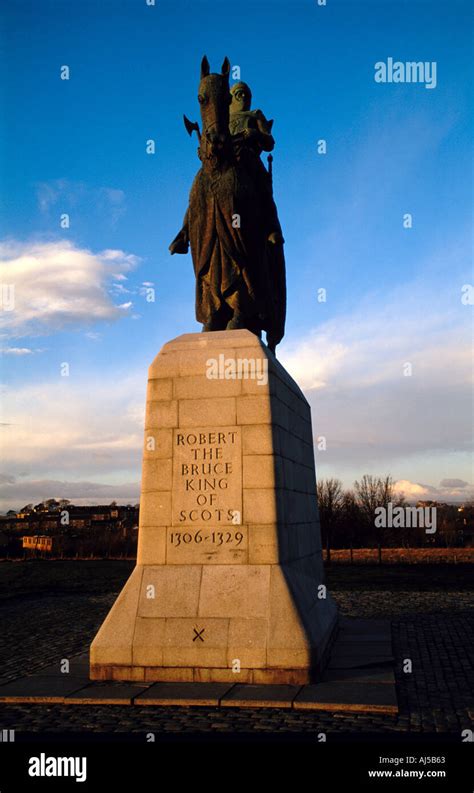 Robert the bruce statue horse hi-res stock photography and images - Alamy