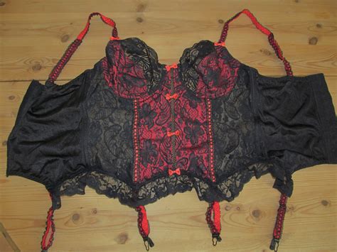 Vintage Sexy Black And Red Lace 4 Strap Suspender Basque Garter Cami UK