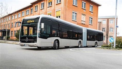 Mercedes Benz Introduces Electric Ecitaro G Articulated Bus