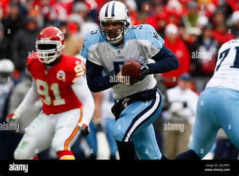 Tennessee Titans Quarterback Kerry Collins During The First Half Of