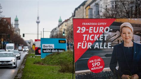 Umfrage vor Berlin Wahl CDU festigt ihren Vorsprung vor SPD und Grünen