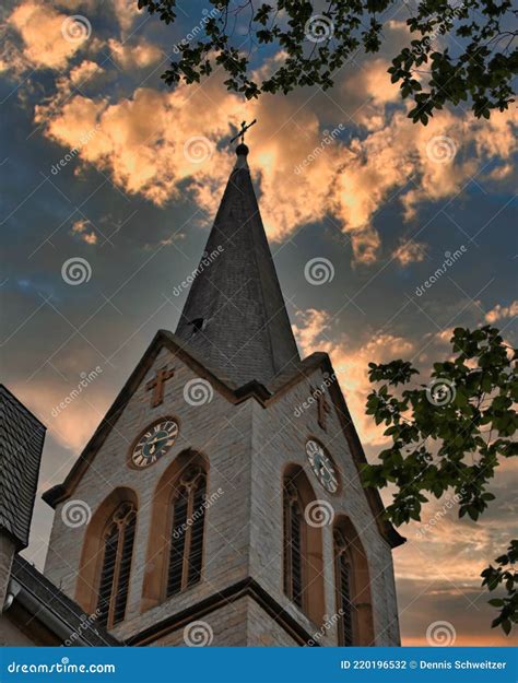 Torre De La Iglesia Al Atardecer Foto De Archivo Imagen De Viaje