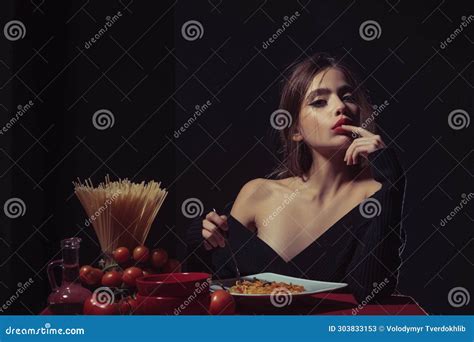 Eating Spaghetti Pasta Portrait Of Young Woman Eating Spaghetti Pasta