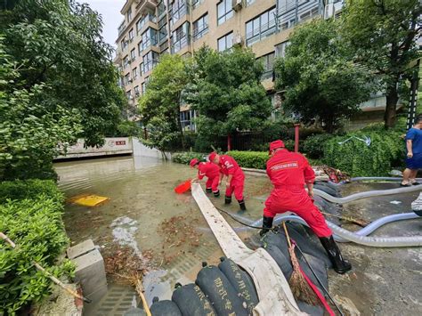 暴雨涌入多处地下通道、车库被淹没江苏扬州防洪应急响应等级为Ⅲ级北京时间