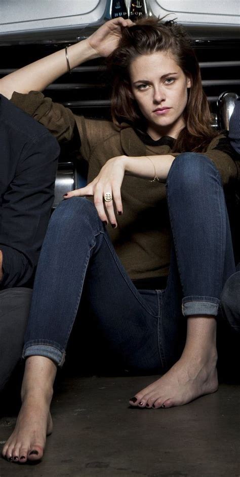 Kristen Stewarts Feet