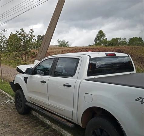 Condutora Tem Mal S Bito E Colide Caminhonete Poste Em Serafina