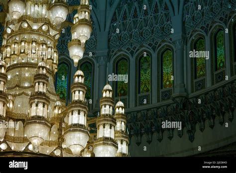 Huge Chandelier In Sultan Qaboos Mosque Oman Stock Photo Alamy