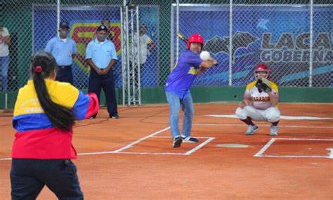 Gobernador Reinaugur El Estadio De Softbol Martha Medina