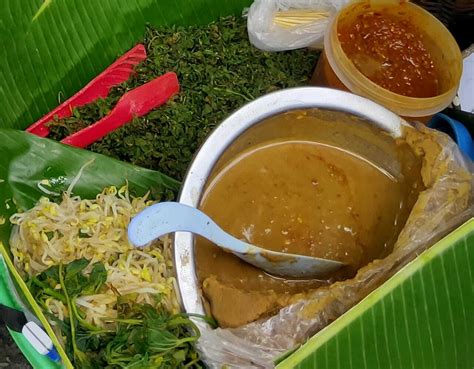 Pecel Semanggi Dempo Kuliner Legendaris Surabaya Rasanya Autentik