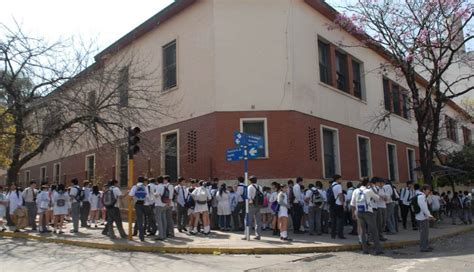 Los docentes condicionan el inicio de las clases a la recomposición