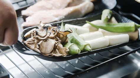 魚焼きグリルのお手軽レシピ 焼き鮭と焼き野菜 鉄器の及源鋳造（おいげんちゅうぞう）株式会社 【公式】 Oigen