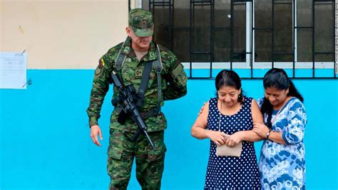 Fuerzas Armadas De Ecuador Custodian El Conteo De Votos Cnn Video