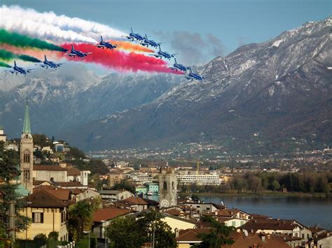 Spettacolo Frecce Tricolori Giro Della Morte Sul Lago D Iseo