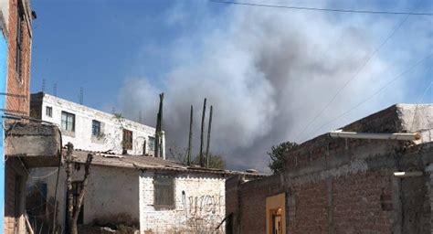 A más de 12 horas continúa incendio en el tiradero de Guanajuato sigue