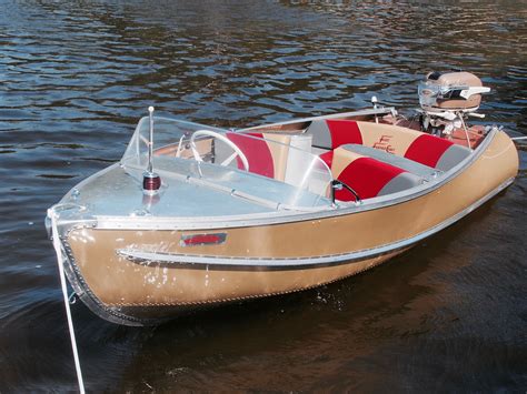 Vintage runabout boat - ladegrealestate