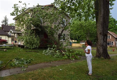 Thunderstorm Knocks Out Power Brings Down Trees In Jackson