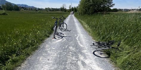 Rapperswil Jona SG Drei Verletzte Nach Unfall Von Velo Und E Bikes