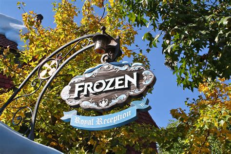 The Mouse Minute (Formerly Brad's Everything Disney Blog): Disneyland Picture of the Day: Frozen ...