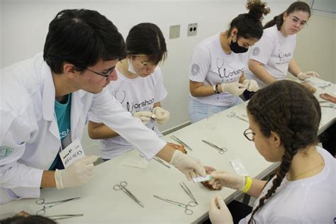 Alunos de escolas da região participam do Workshop de Medicina na